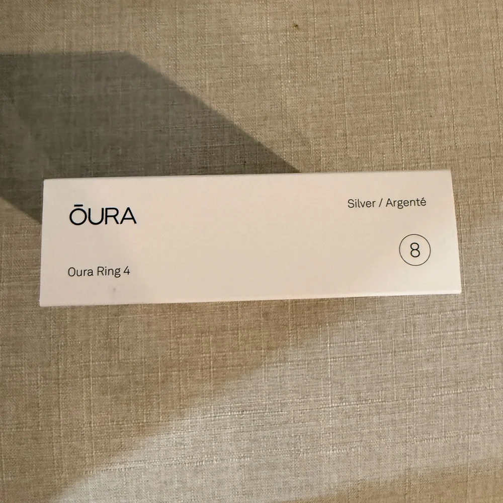 Oura Ring 4 in Elegant Silver